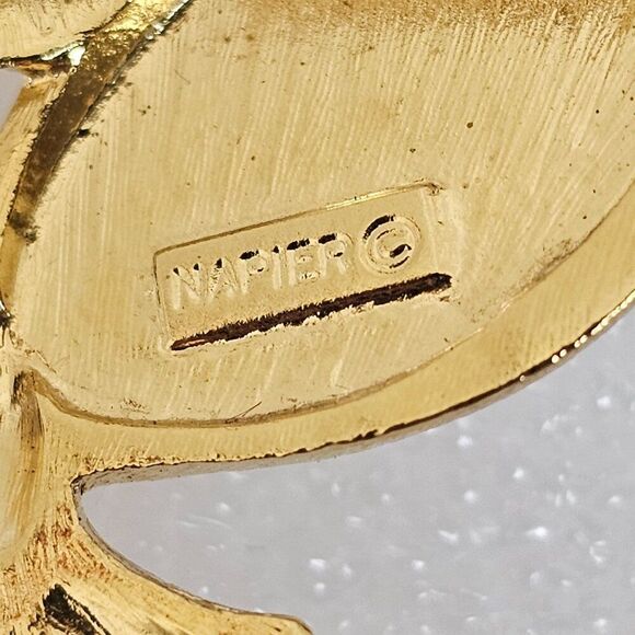 Vintage Napier Bird Brooch Pin Hummingbird Faux Pearl Cabochon Gold Tone Metal - Picture 3 of 8